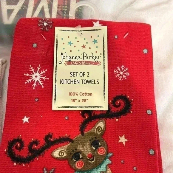 Set of 4 18x18‎ decorative pillow covers and 2 sets of two hand towels.bundle - Picture 14 of 14